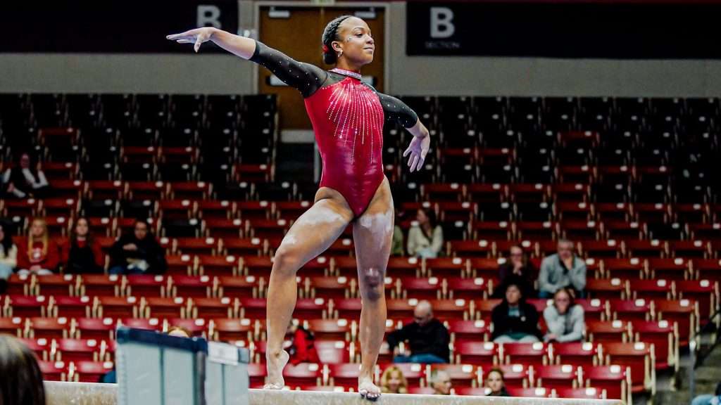 niya on the beam