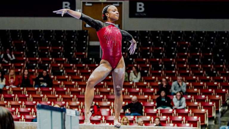 niya on the beam