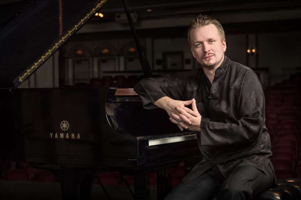ilya yakushev piano scaled ei7r7l.tmp