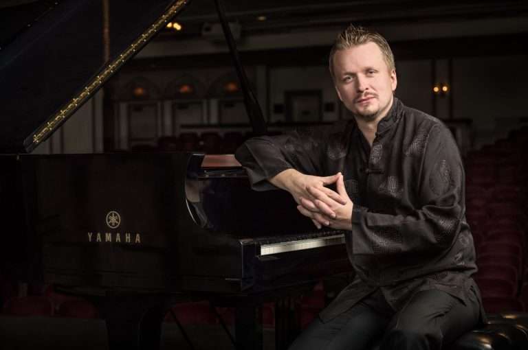 ilya yakushev piano scaled ei7r7l.tmp